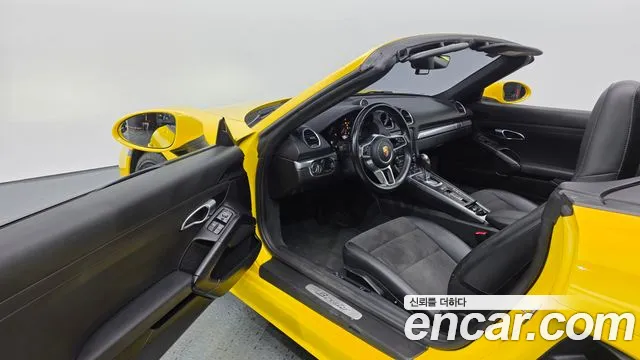 Porsche Cayman 2020 thumb 10