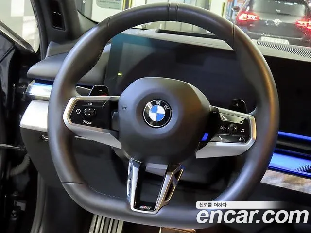 BMW 5-Series 2025 thumb 8