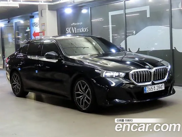 BMW 5-Series 2025 thumb 10