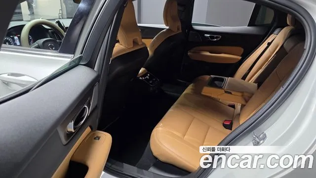 Volvo S60 2021 thumb 11