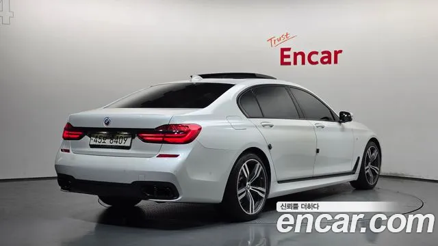 BMW 7-Series 2018 thumb 2
