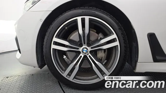 BMW 7-Series 2018 thumb 5