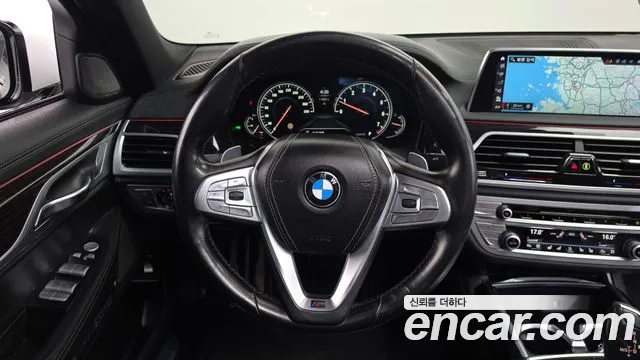 BMW 7-Series 2018 thumb 12