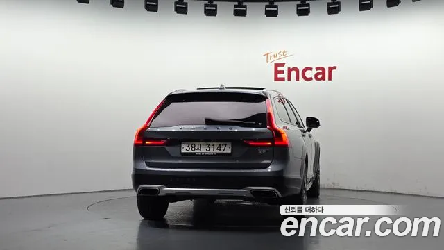 Volvo V90 2017 thumb 4