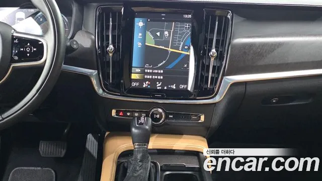 Volvo V90 2017 thumb 12