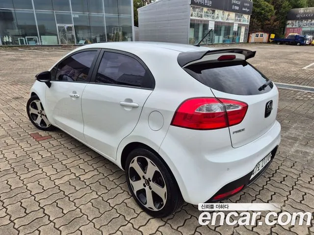 Kia Pride 2014 thumb 6