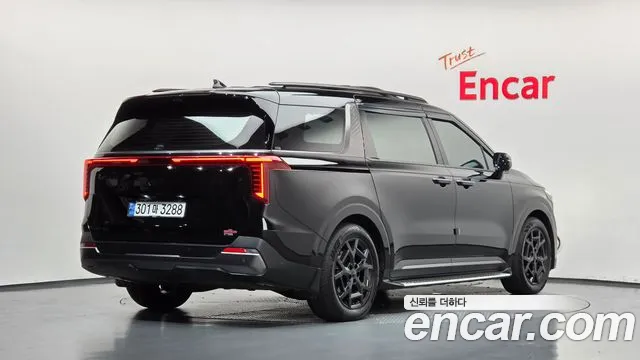 Kia Carnival 2024 thumb 2