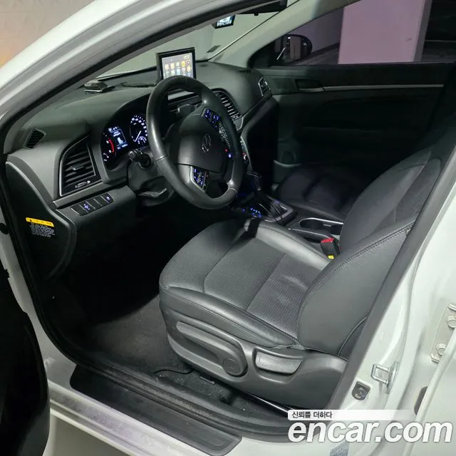 Hyundai Avante 2016 thumb 10