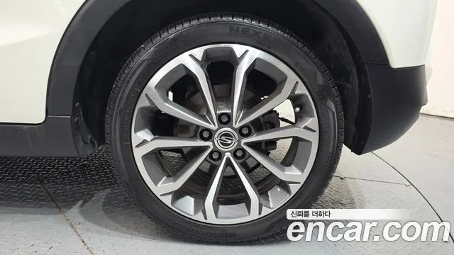 KG_Mobility_Ssangyong TIBOLI 2016 thumb 4