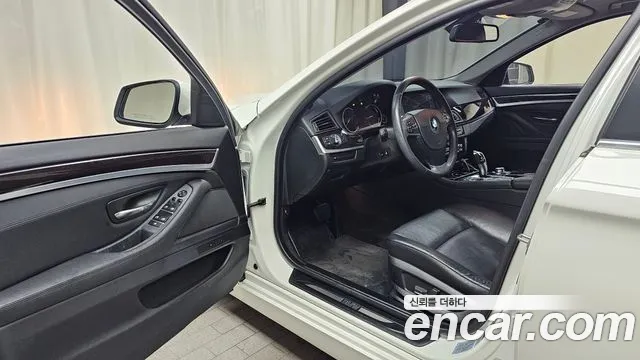 BMW 5-Series 2013 thumb 9