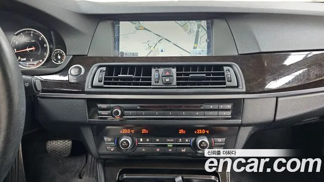 BMW 5-Series 2013 thumb 12