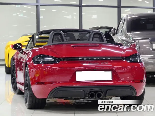 Porsche Cayman 2019 thumb 3