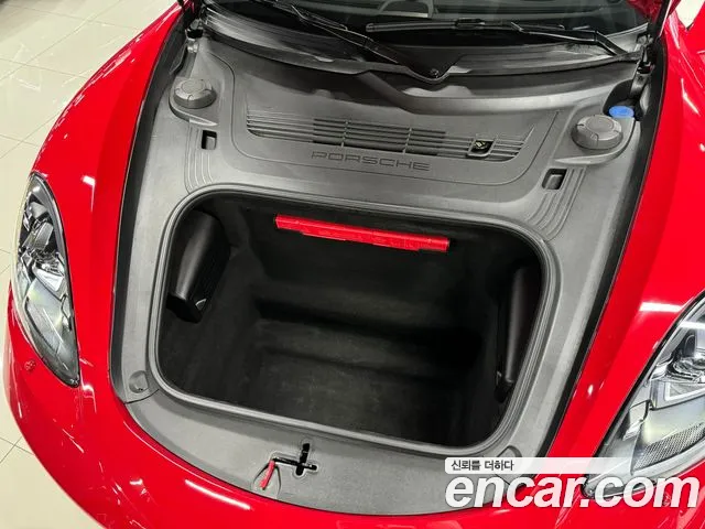Porsche Cayman 2019 thumb 5