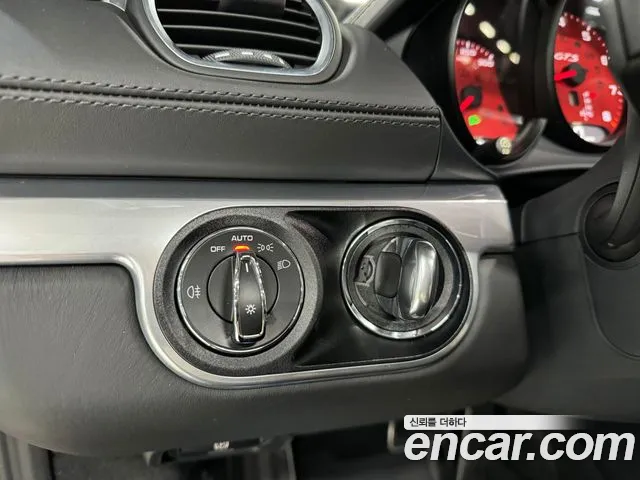 Porsche Cayman 2019 thumb 9