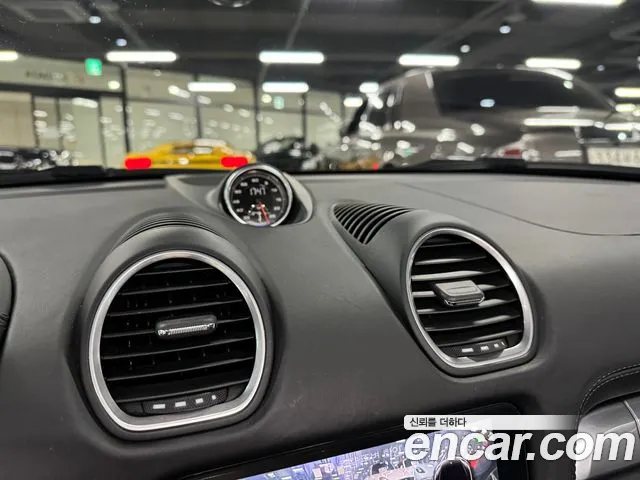 Porsche Cayman 2019 thumb 10