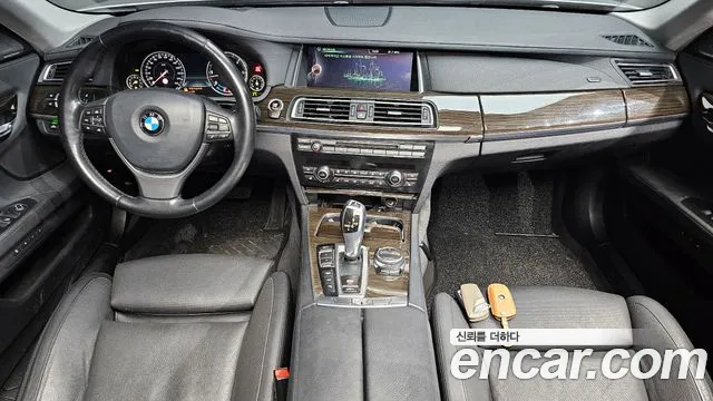 BMW 7-Series 2014 thumb 7