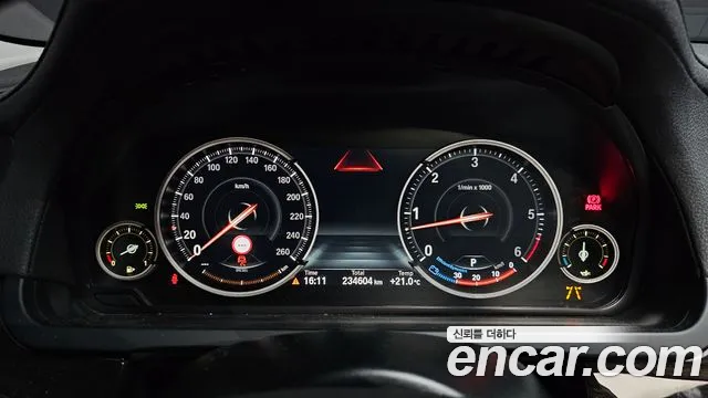 BMW 7-Series 2014 thumb 8