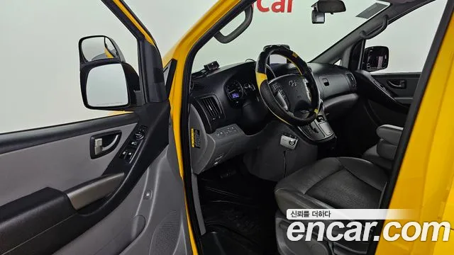 Hyundai Starex 2017 thumb 10