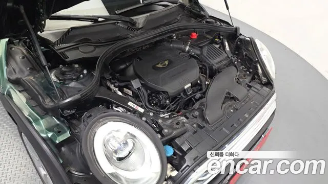 MINI Clubman 2016 thumb 6