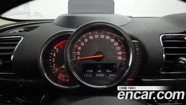 MINI Clubman 2016 thumb 8