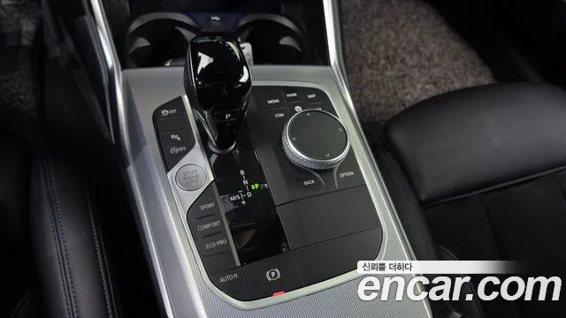 BMW 3-Series 2021 thumb 8