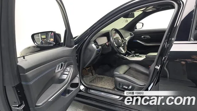 BMW 3-Series 2021 thumb 9