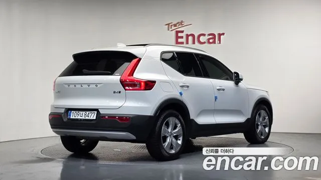 Volvo XC40 2020 thumb 2