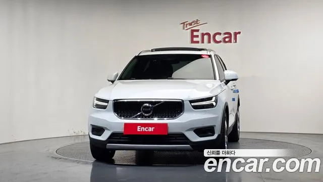 Volvo XC40 2020 thumb 3