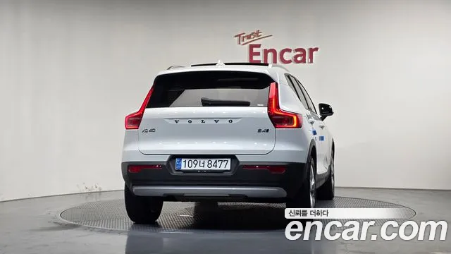 Volvo XC40 2020 thumb 4