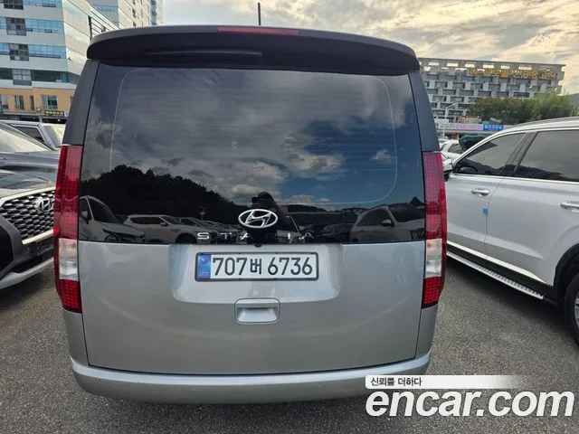 Hyundai Staria 2023 thumb 6