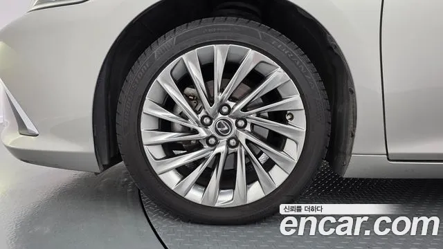 Lexus ES 2024 thumb 5