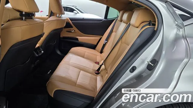 Lexus ES 2024 thumb 11
