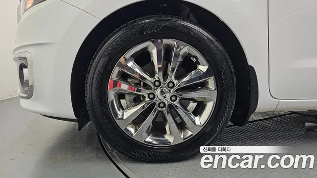 Kia Carnival 2015 thumb 4