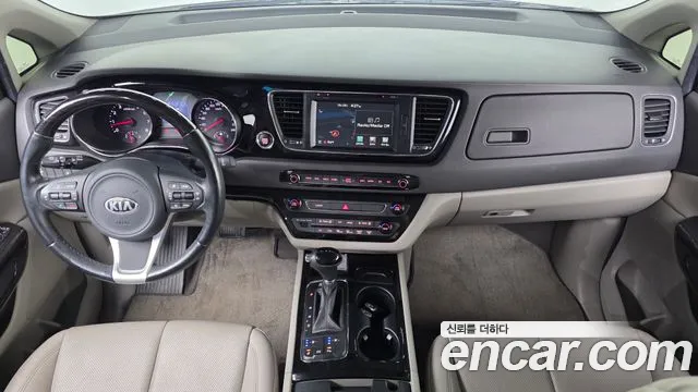 Kia Carnival 2015 thumb 6