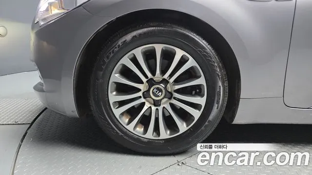 Kia K9 2012 thumb 5