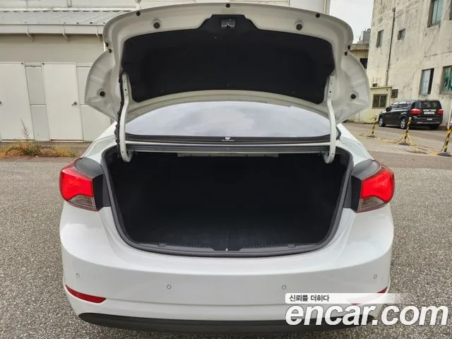 Hyundai Avante 2015 thumb 10