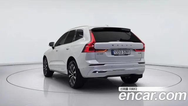 Volvo XC60 2024 thumb 4