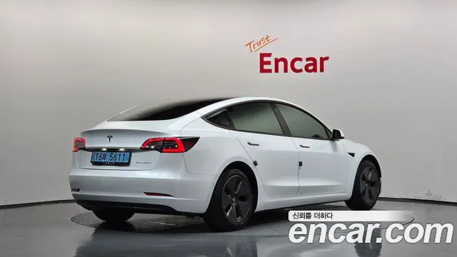 Tesla Model 3 2021 thumb 2