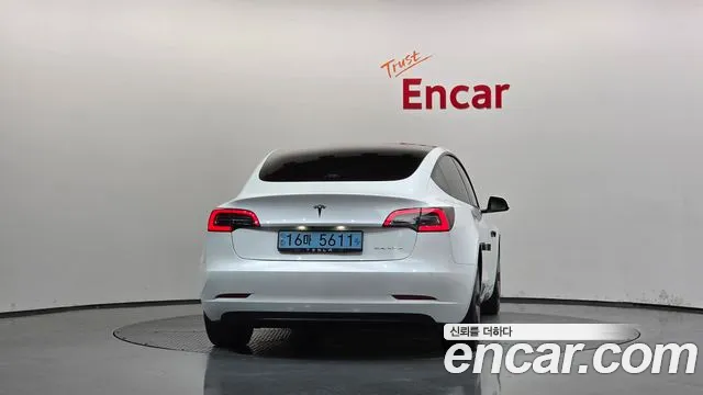 Tesla Model 3 2021 thumb 4