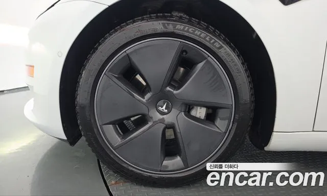 Tesla Model 3 2021 thumb 5