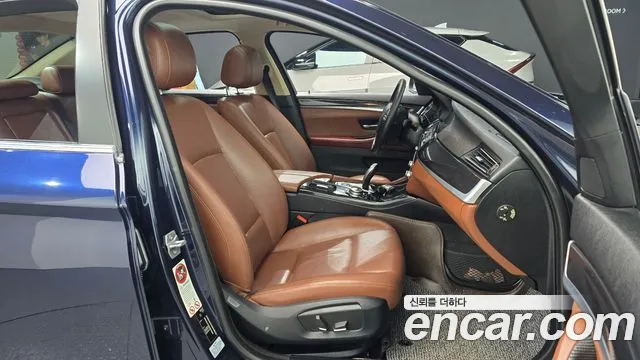 BMW 5-Series 2014 thumb 10