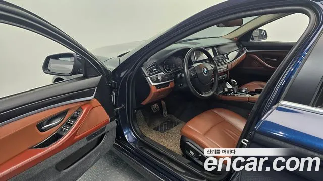 BMW 5-Series 2014 thumb 11