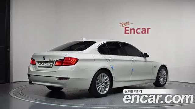 BMW 5-Series 2016 thumb 2