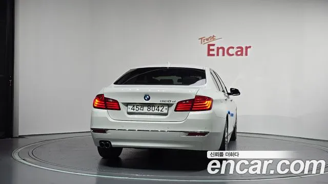 BMW 5-Series 2016 thumb 4