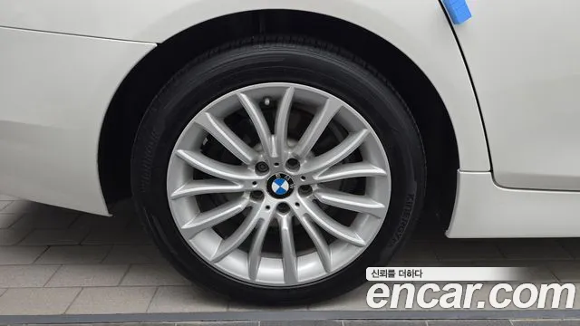 BMW 5-Series 2016 thumb 5