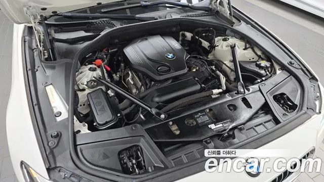 BMW 5-Series 2016 thumb 6