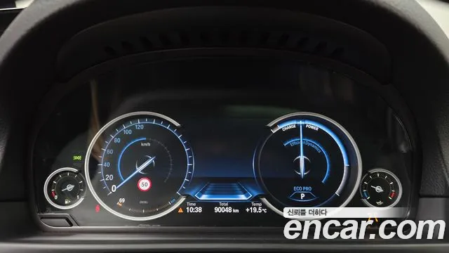 BMW 5-Series 2016 thumb 8