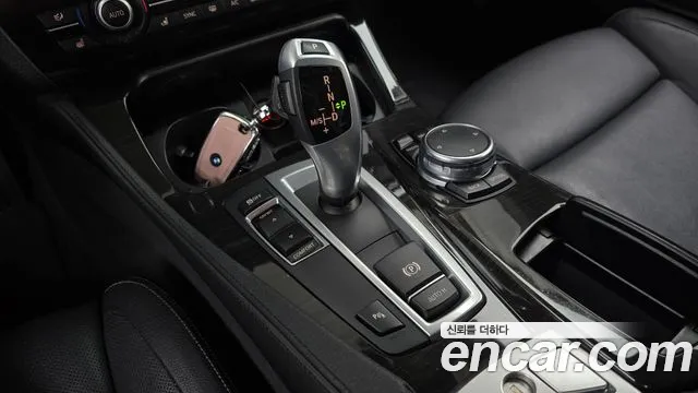 BMW 5-Series 2016 thumb 9