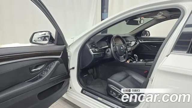 BMW 5-Series 2016 thumb 10