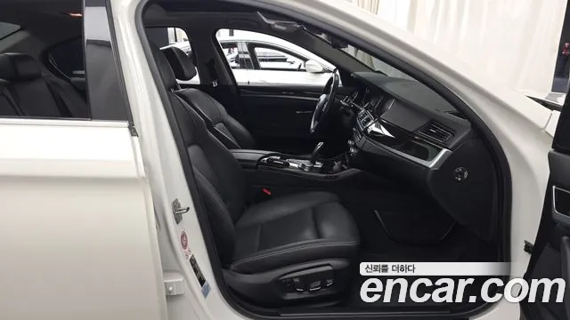 BMW 5-Series 2016 thumb 11